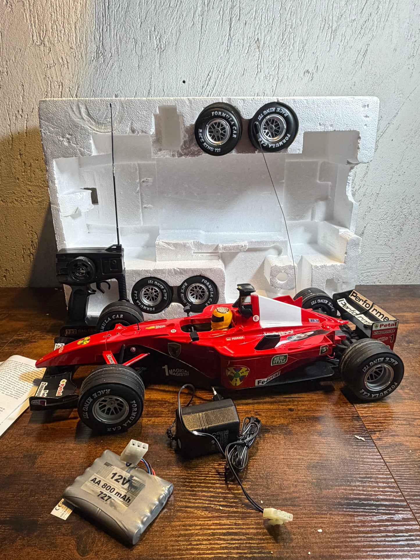 World Championship Remote Control Car Racing 1/8th Scale Ferrari (funziona)