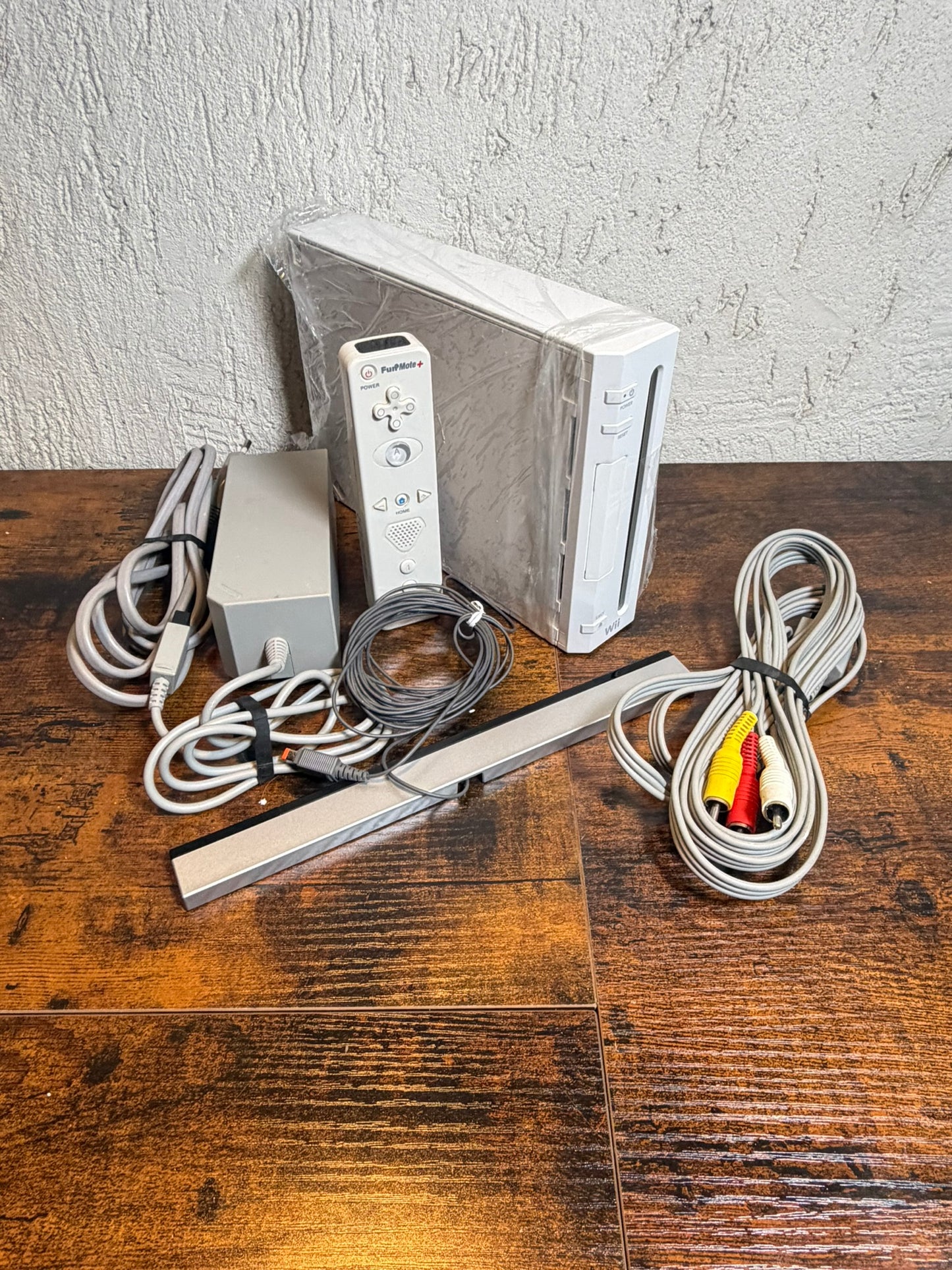 Nintendo Wii RVL‐001 EUR bianca con barra sensore, cavi e controller TESTATA