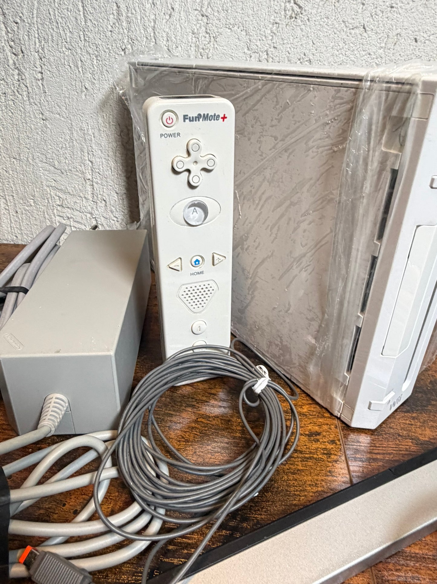 Nintendo Wii RVL‐001 EUR bianca con barra sensore, cavi e controller TESTATA