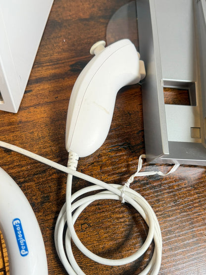 Console Wii funzionante: volante nunchuck alimentazione (manca il cavo video)