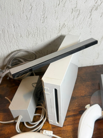 Console Wii funzionante: volante nunchuck alimentazione (manca il cavo video)