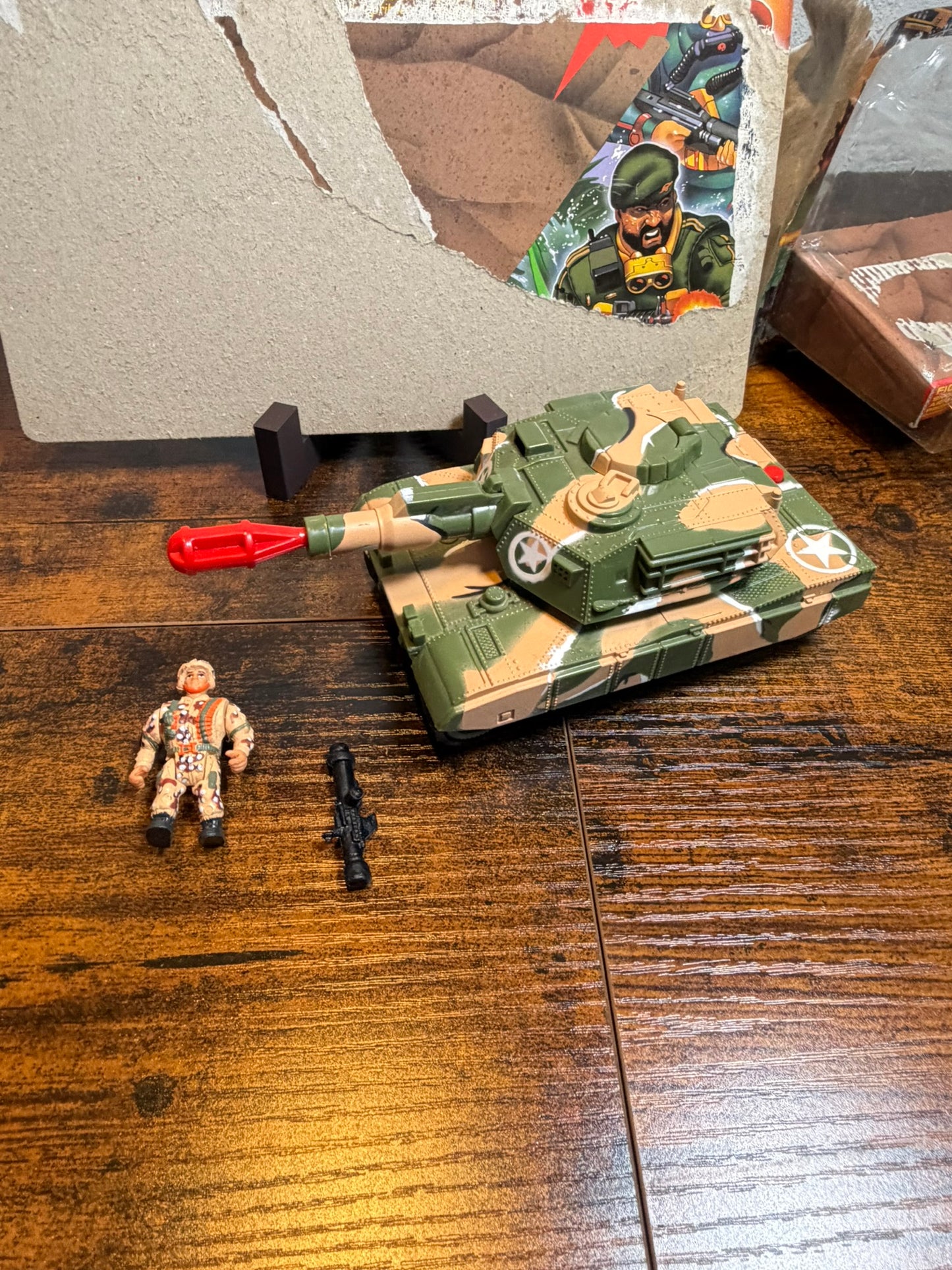 tipi tosti military muscle man veicolo carro armato