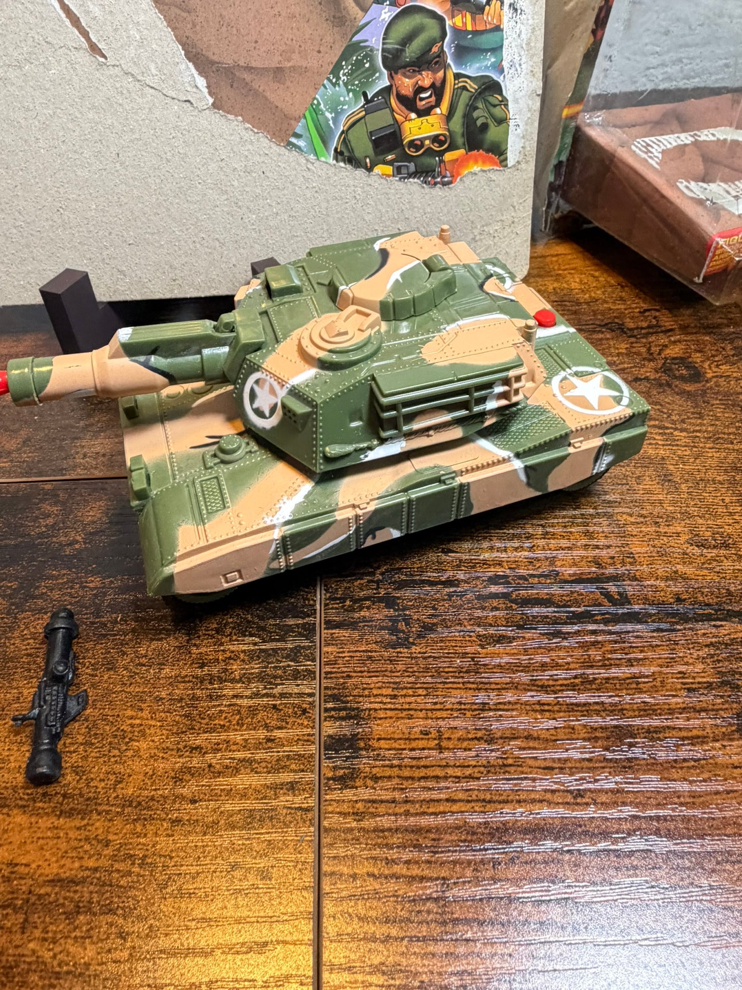 tipi tosti military muscle man veicolo carro armato