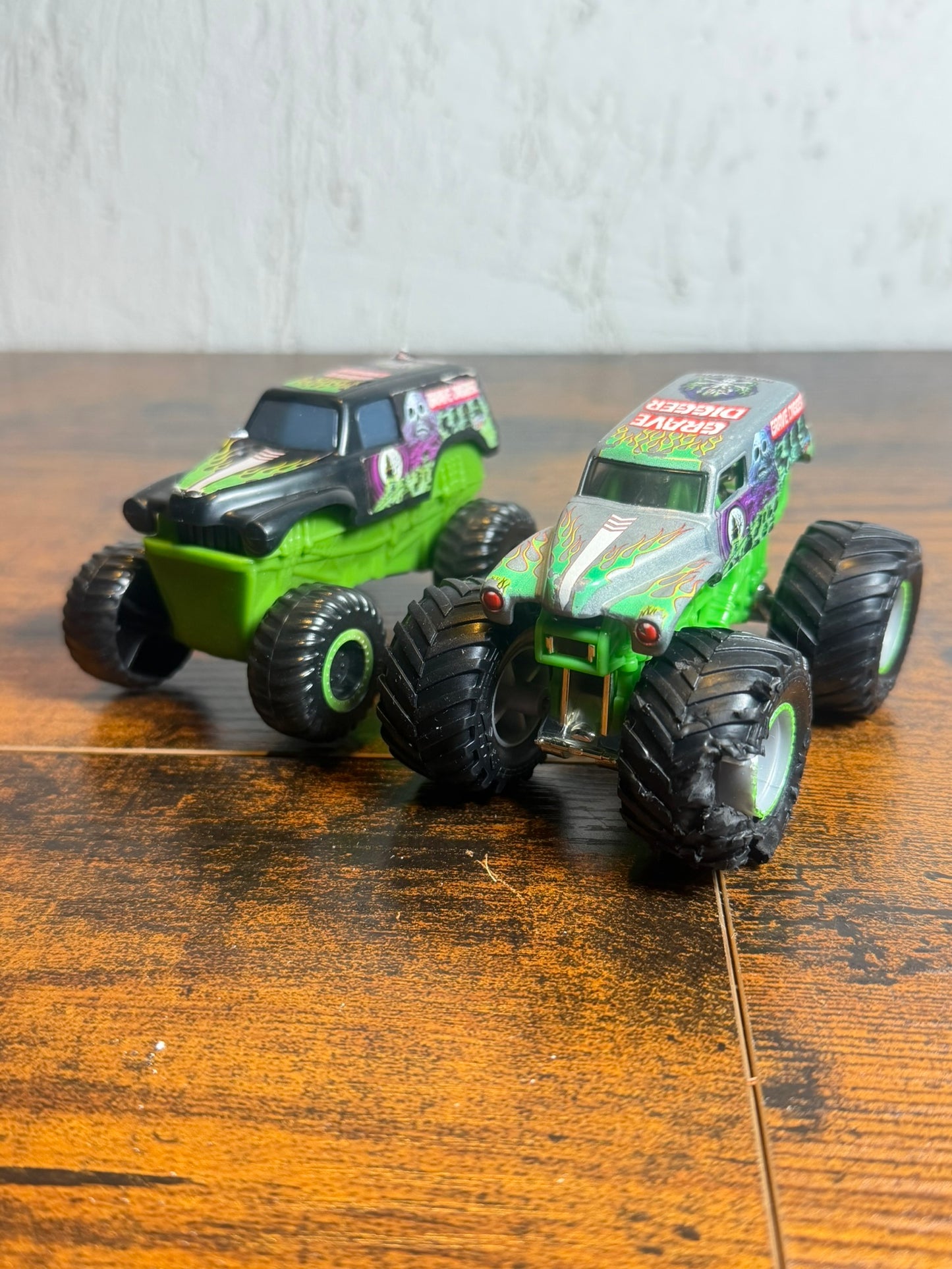 Hot Wheels Monster Jam Truck Metal 30th Anniversary Grave Digger 1/64