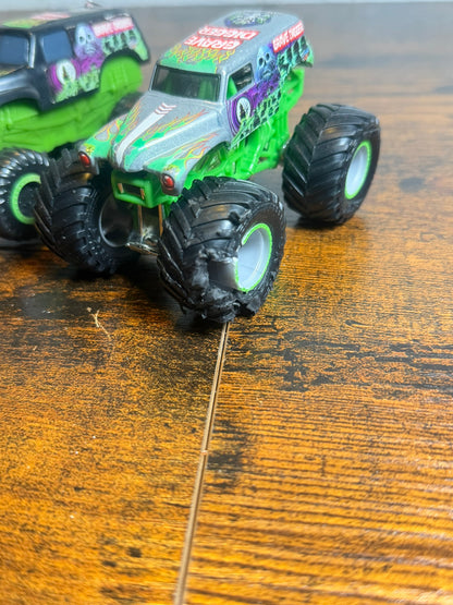 Hot Wheels Monster Jam Truck Metal 30th Anniversary Grave Digger 1/64