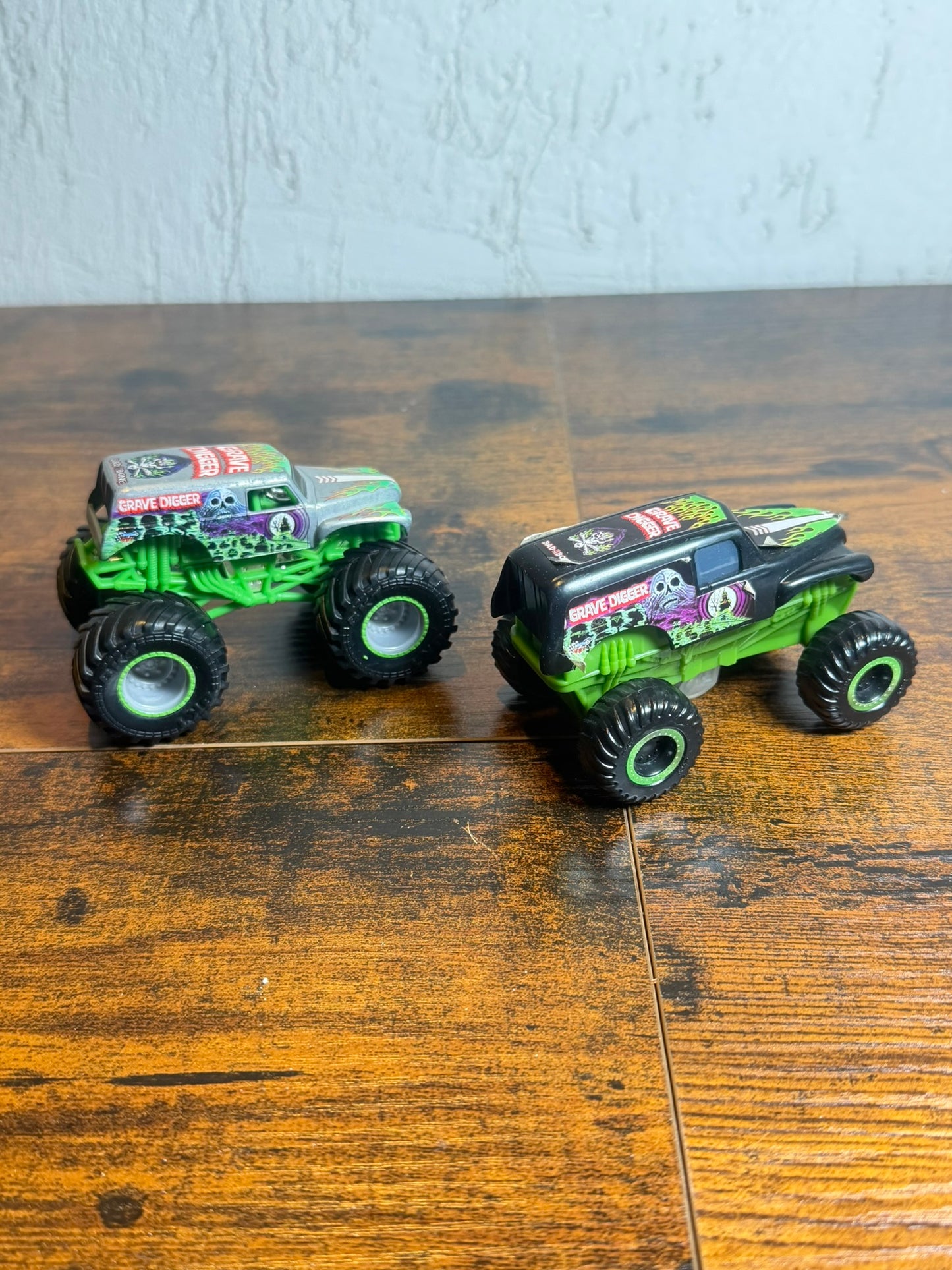 Hot Wheels Monster Jam Truck Metal 30th Anniversary Grave Digger 1/64