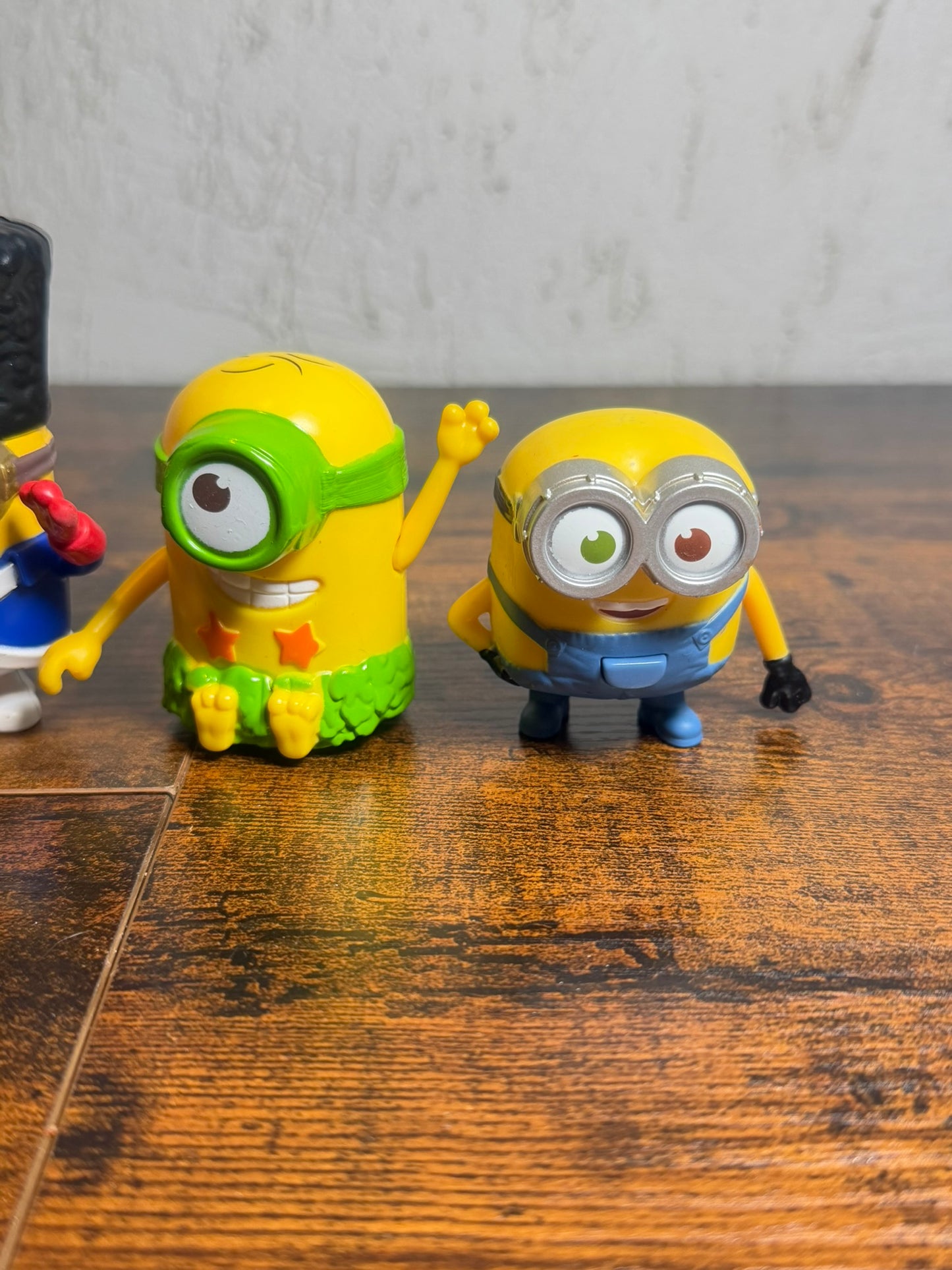 4 figure minions