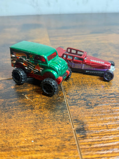 2 Hotwheels auto e track