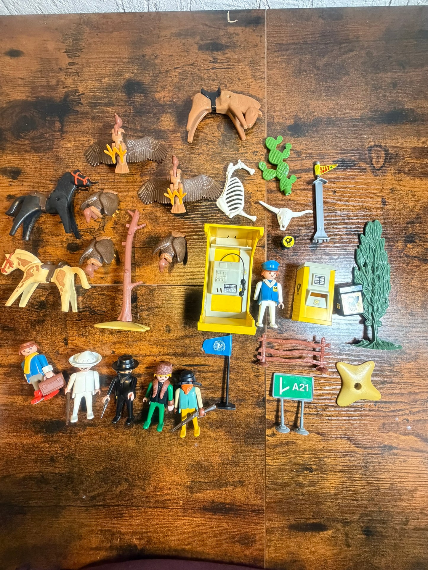 Lotto playmobile personaggi e accessori e animali