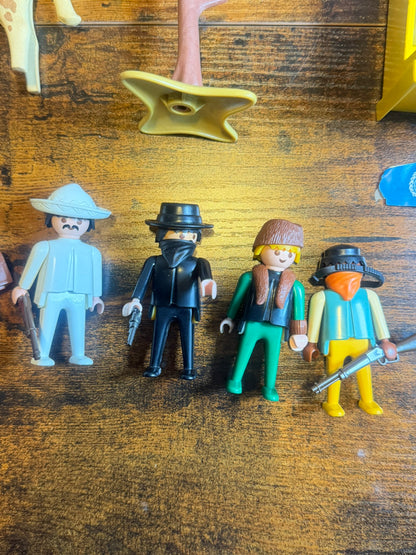 Lotto playmobile personaggi e accessori e animali
