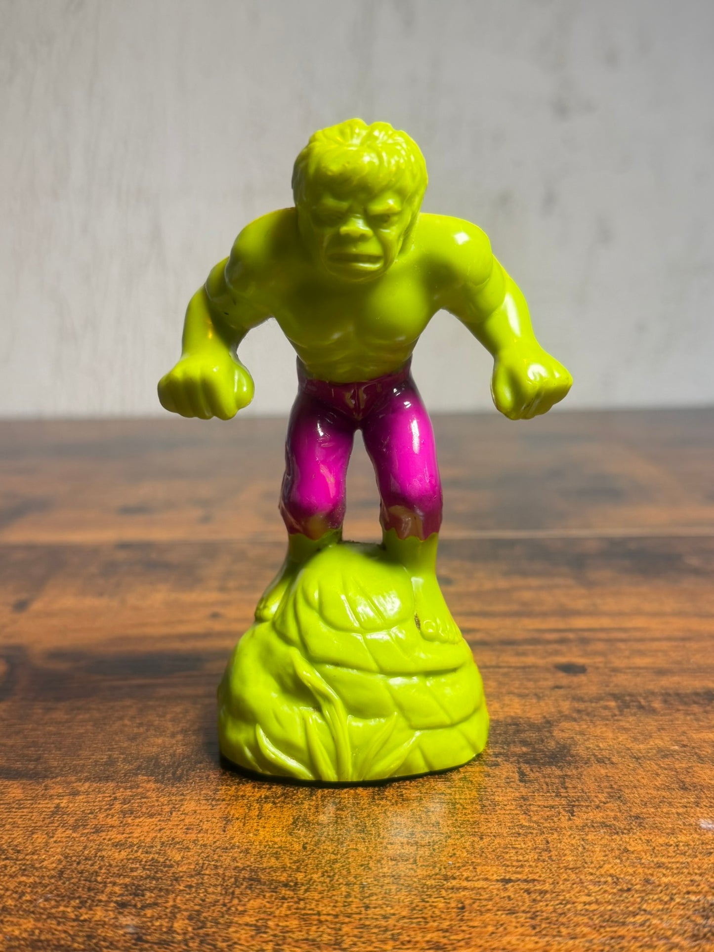 L'incredibile Hulk Walking Pull Back Action Figure di Ideal Marvel 1979