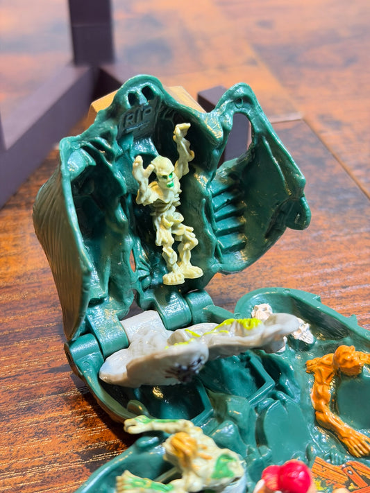 1994 Mighty Max Graveyard Grip hand zombi mano zombie completa