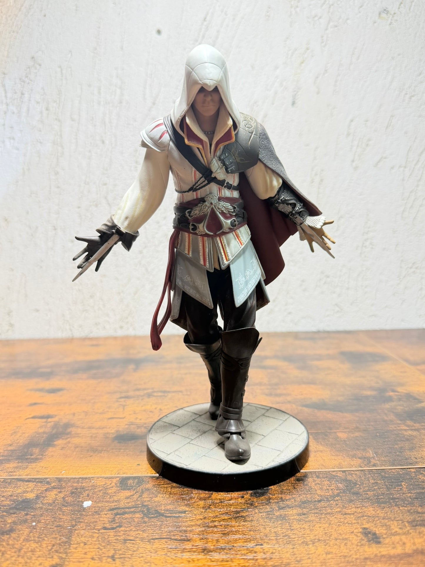 Assassins Creed II 2 Ezio Modellino Statua Bianca 9" Edizione da Collezione