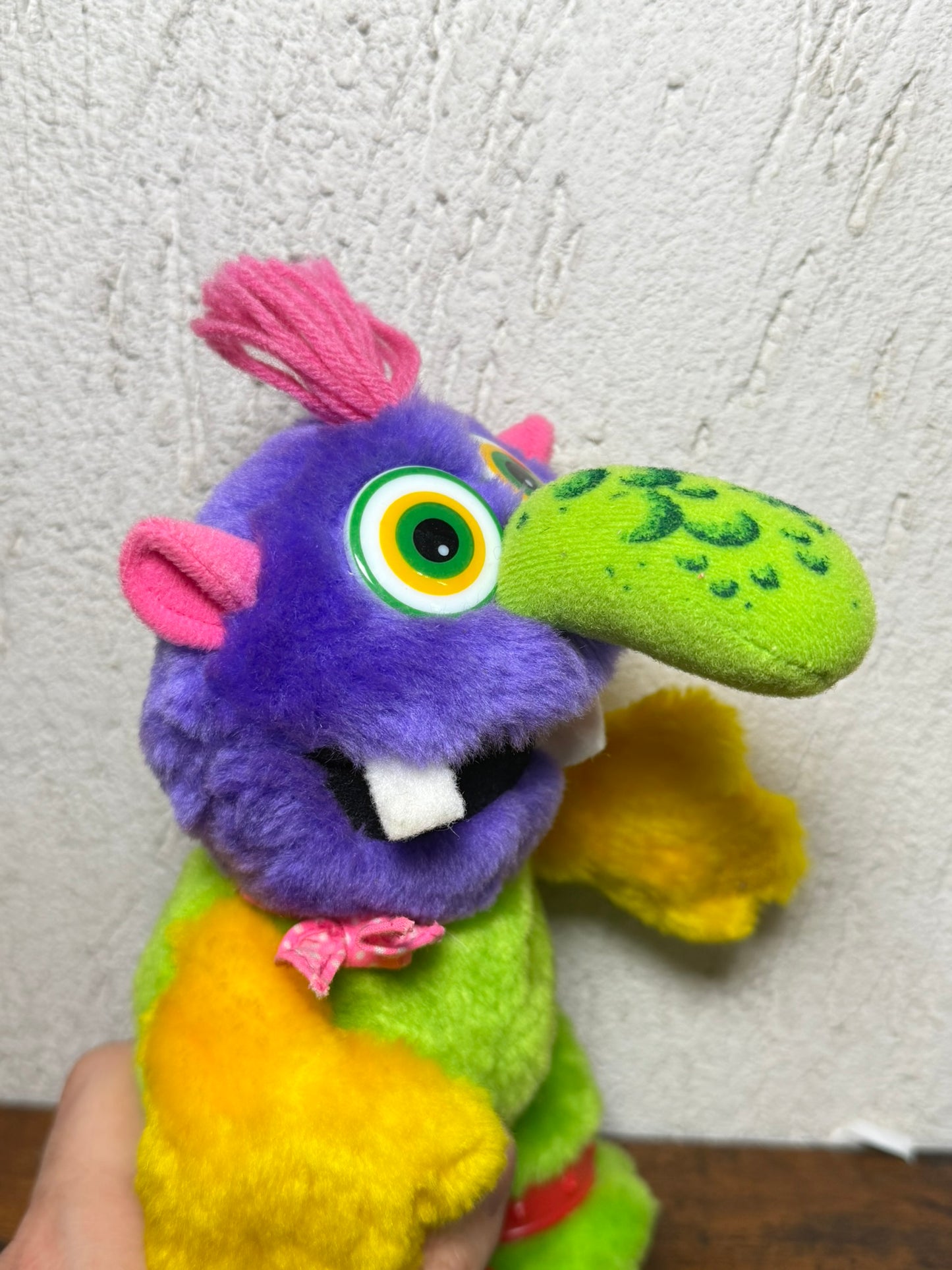 ZUGLY Hug A Monster Peluche Vintage 1986