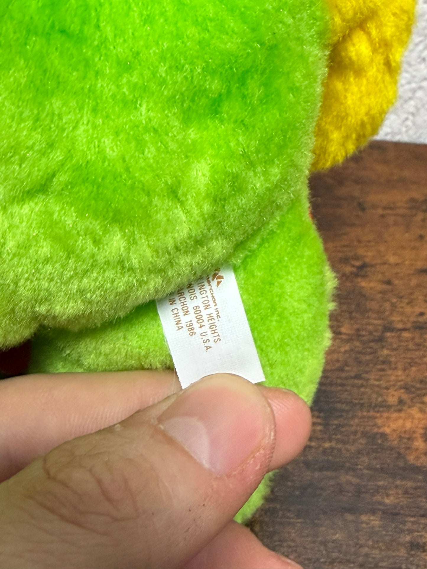 ZUGLY Hug A Monster Peluche Vintage 1986