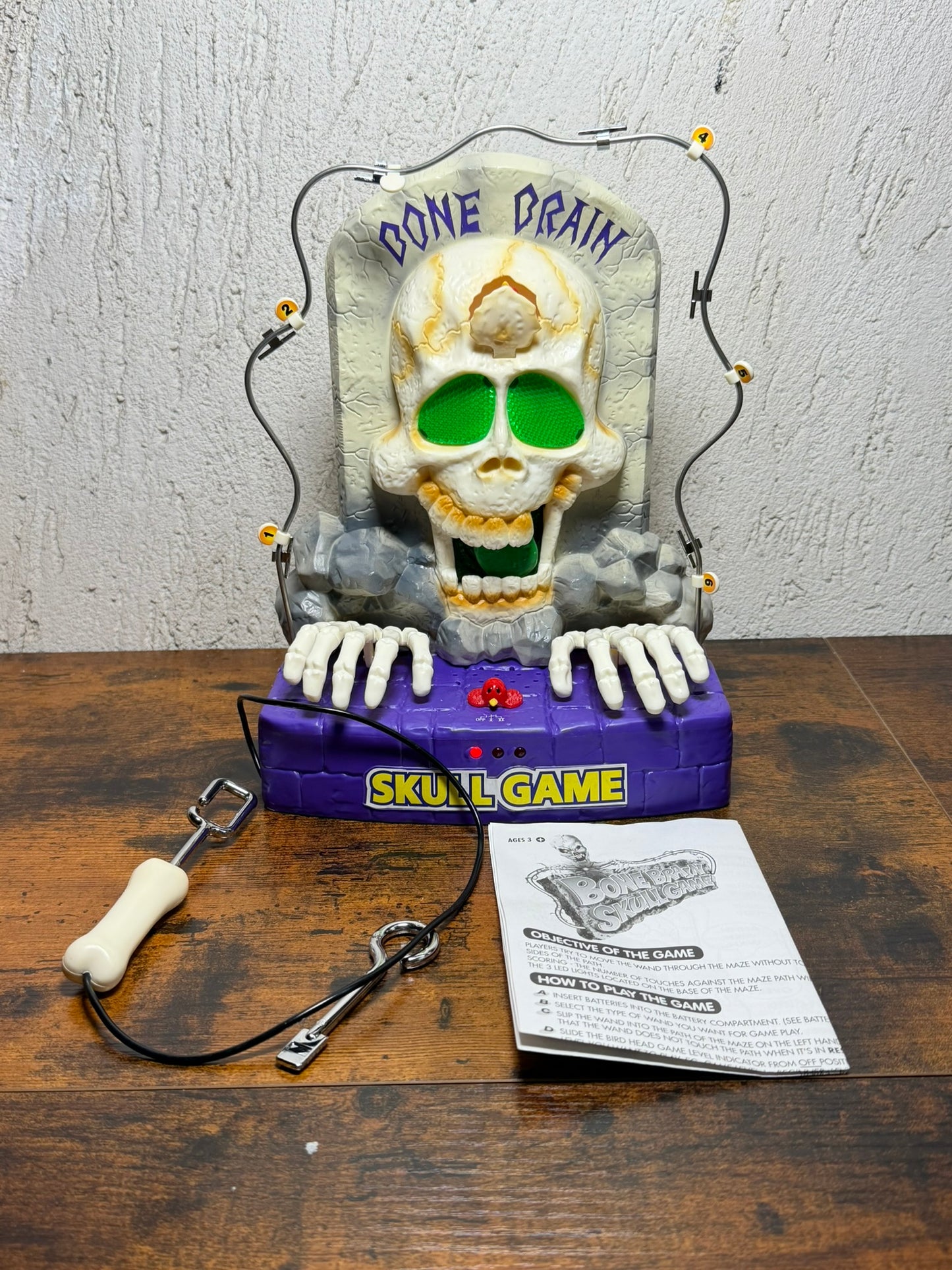 Vintage 1997 BONE BRAIN SKULL GAME - Very Rare!