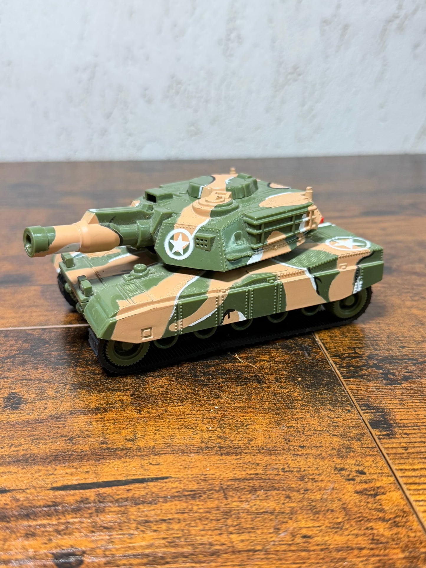 GiG Tipi Tosti Military Muscle Man Carro Armato senza missile funzionante