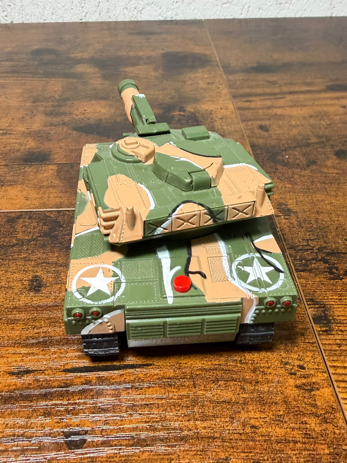 GiG Tipi Tosti Military Muscle Man Carro Armato senza missile funzionante