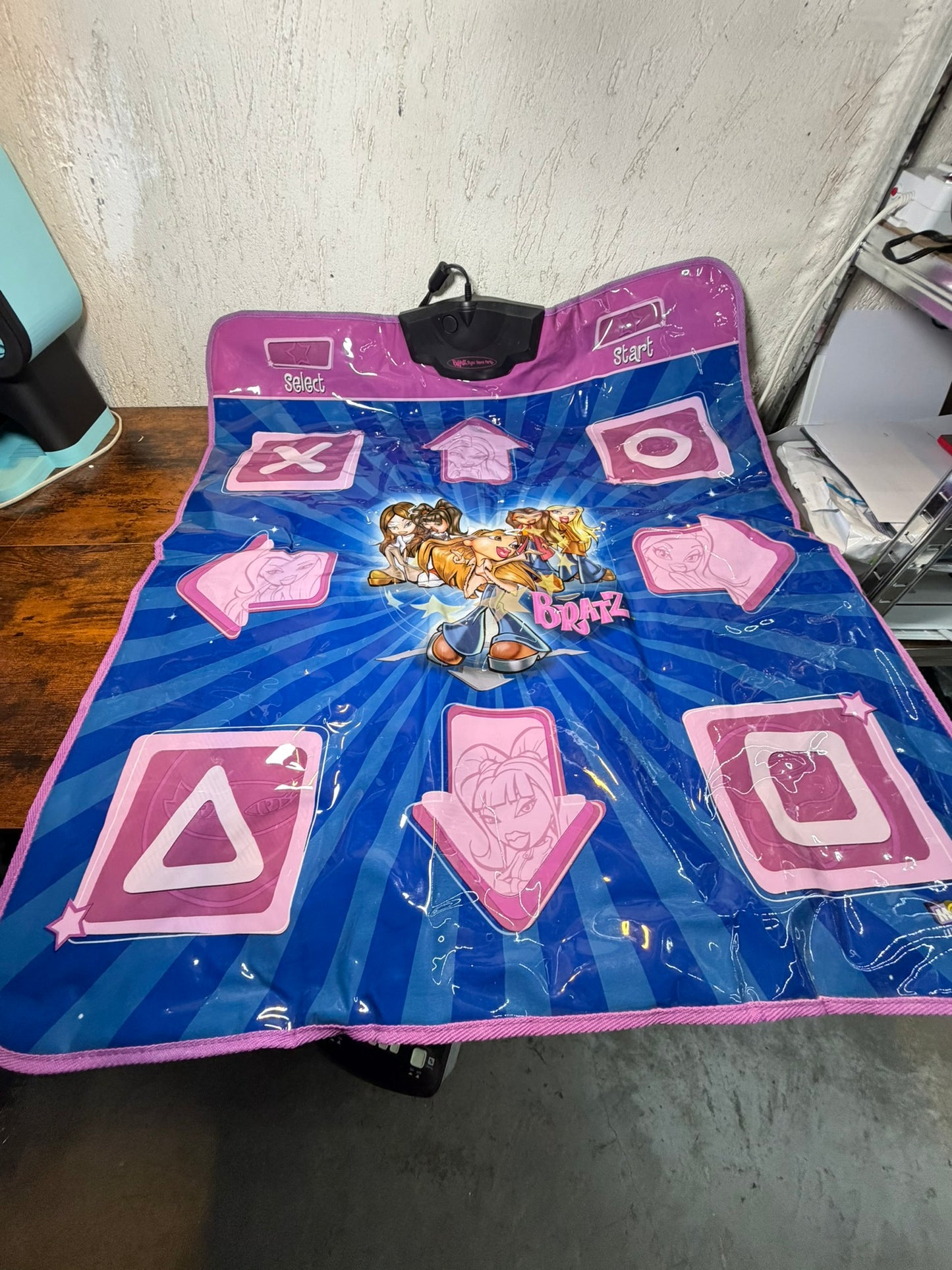 BRATZ 2003 PLUG AND PLAY GAME MAT mga