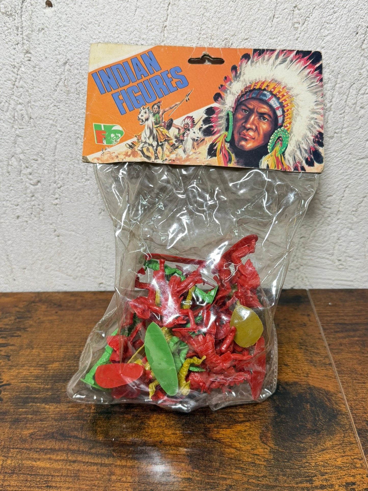 Vintage 1984 Lido Indian figures Plastic Toy indians toy cowboys & indians