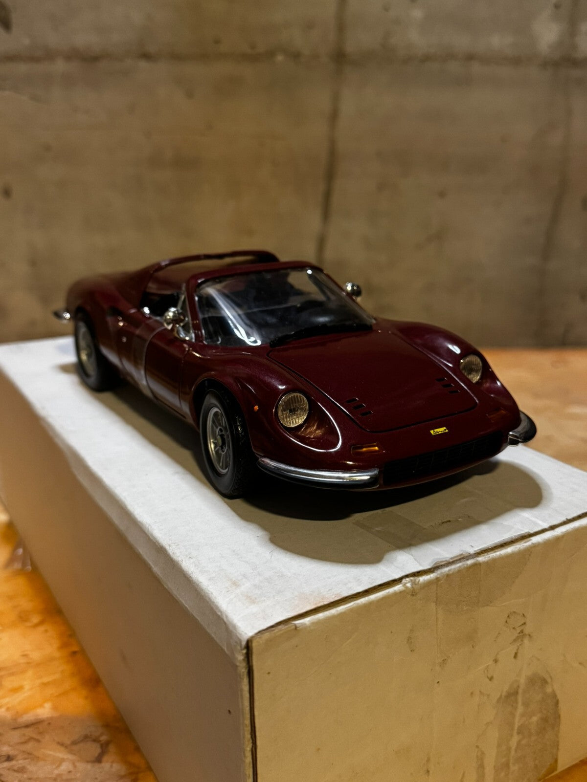 1/18 Ferrari Dino 246 GTS Rouge Bordeaux 1970 Hotwheels