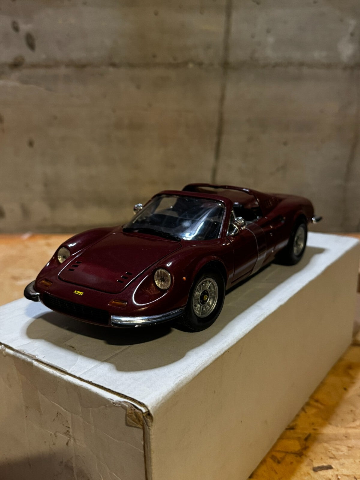 1/18 Ferrari Dino 246 GTS Rouge Bordeaux 1970 Hotwheels